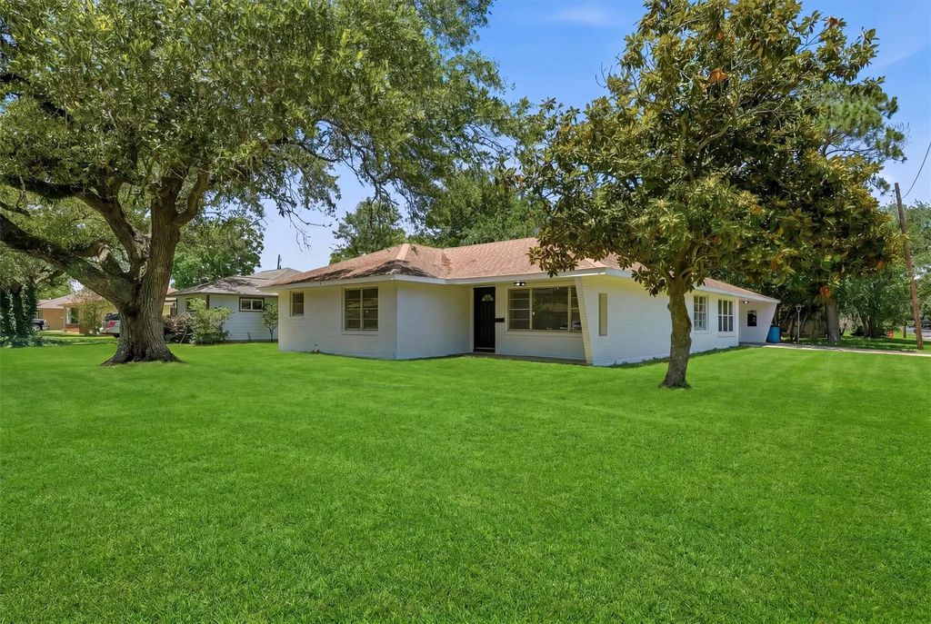 5002 Live Oak Drive, Texas City