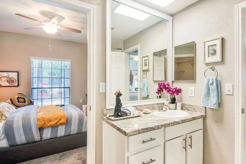 11220 West Road 334, Houston