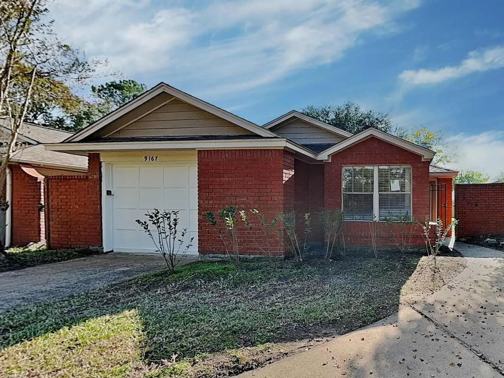 9167 Golden Sunshine Drive, Houston