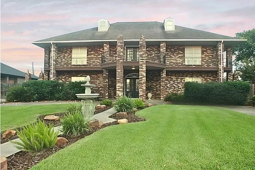 3005 Dow Circle, Deer Park