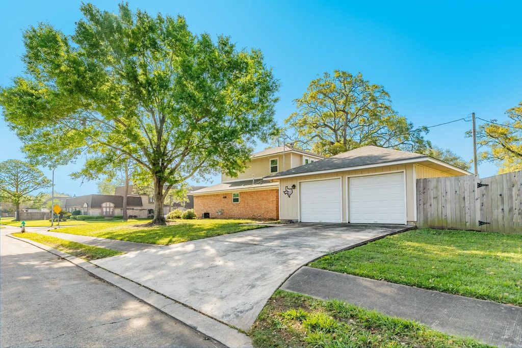 52 S Bachelor Button Street, Lake Jackson