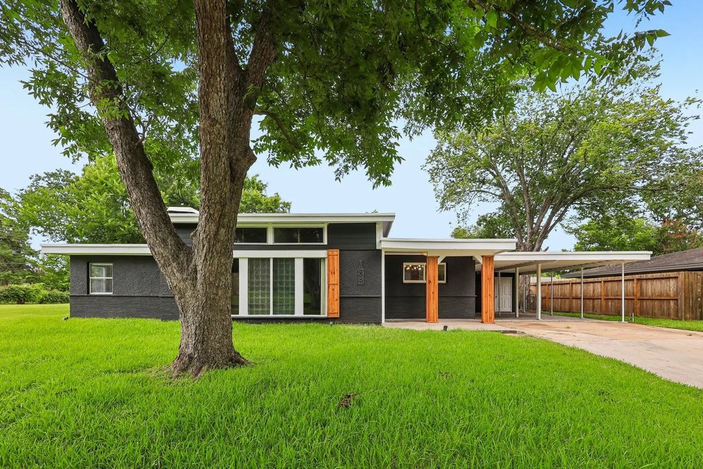 159 Oak Drive, Lake Jackson