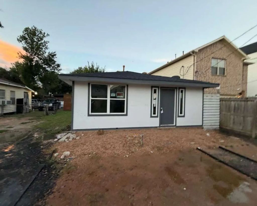 820 E 38th Street, Houston