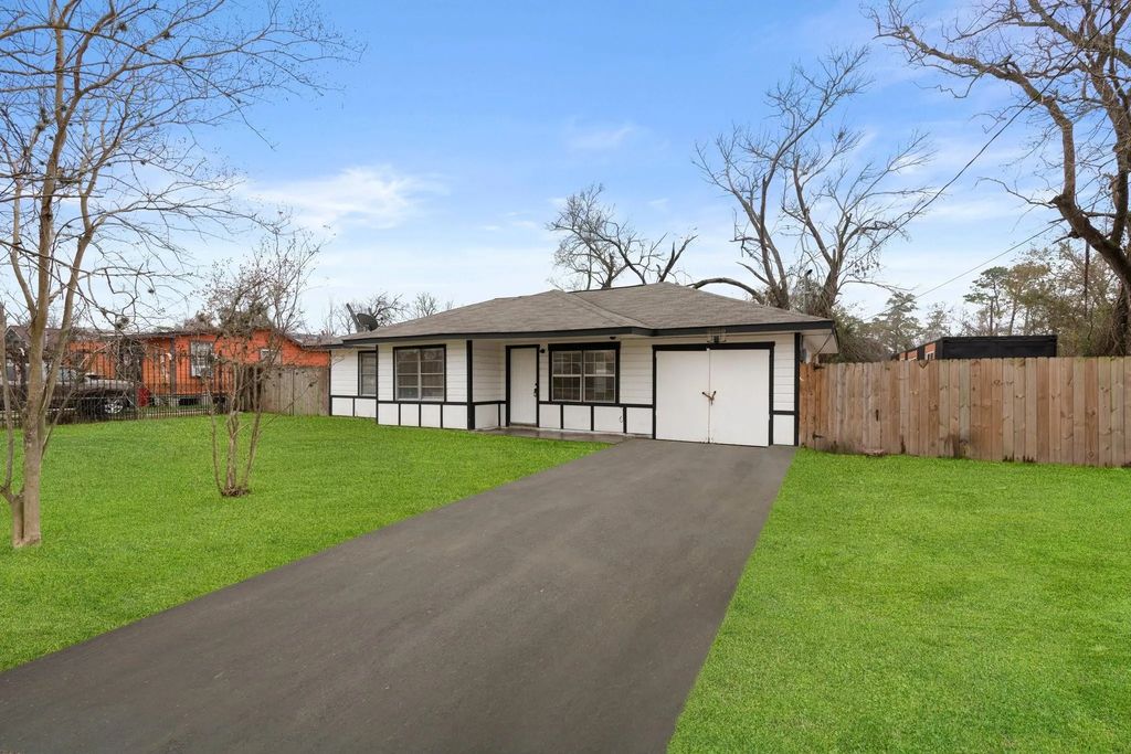 7938 Snowden Street, Houston
