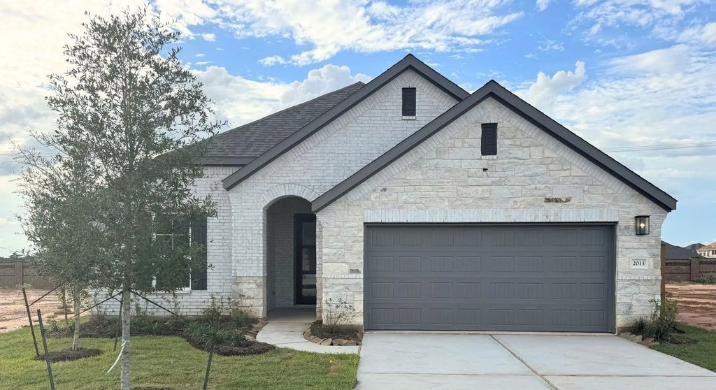 2013 Shady Glen Lane, Magnolia
