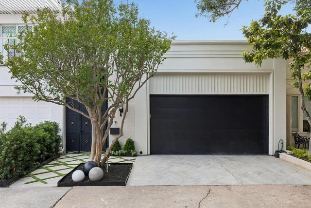 10 S Briar Hollow Lane 15, Houston