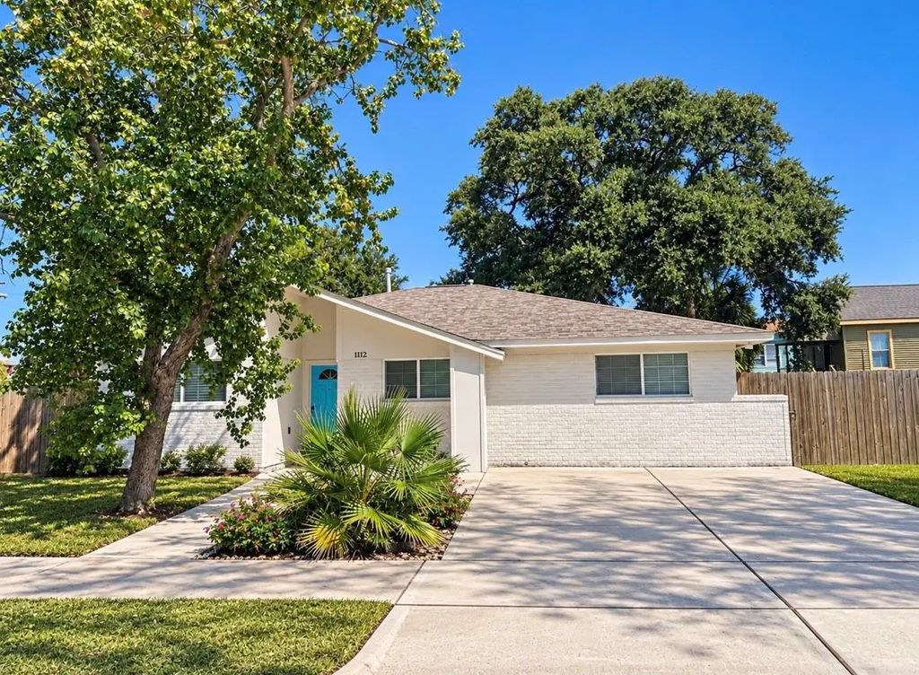 1112 32nd Street, Galveston