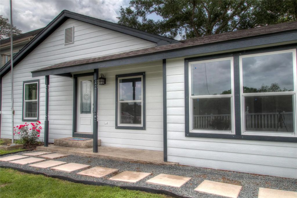415 Perkins Avenue, League City