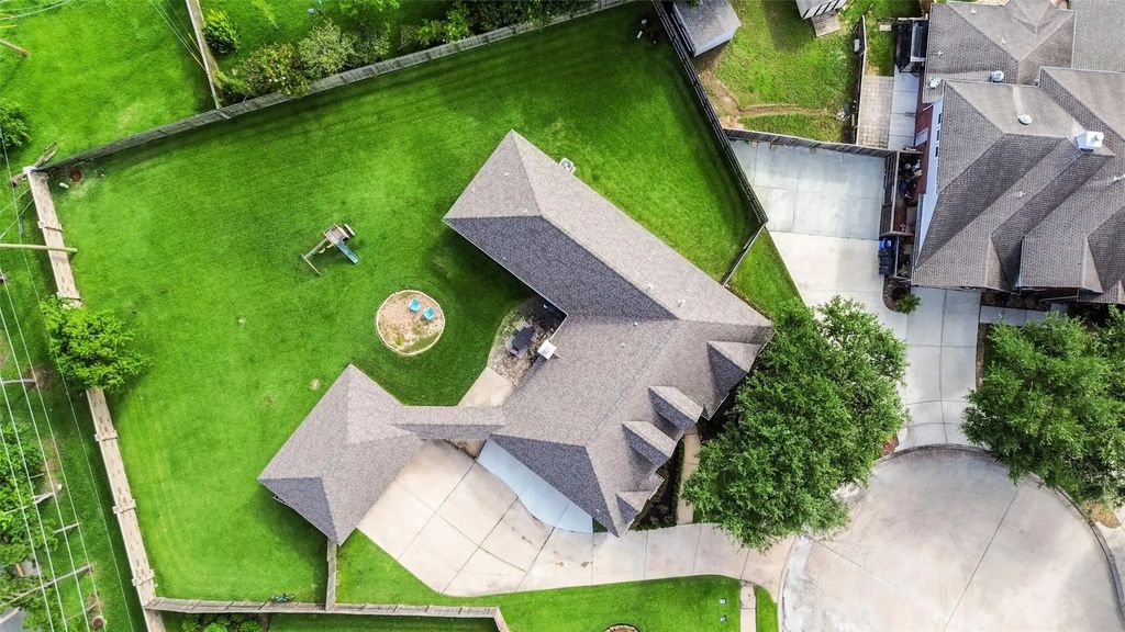 910 High Ridge Circle, Friendswood