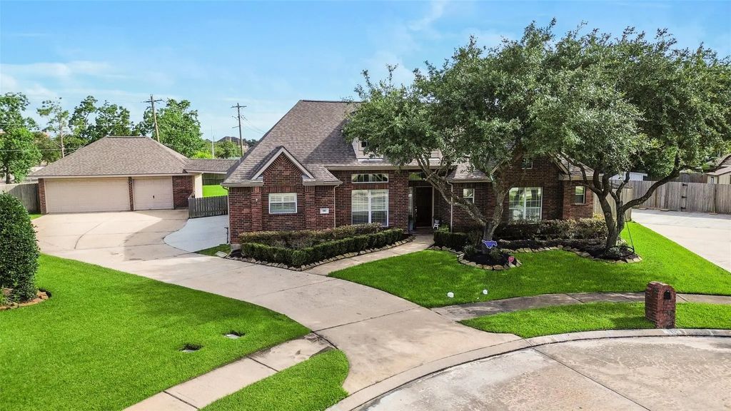910 High Ridge Circle, Friendswood