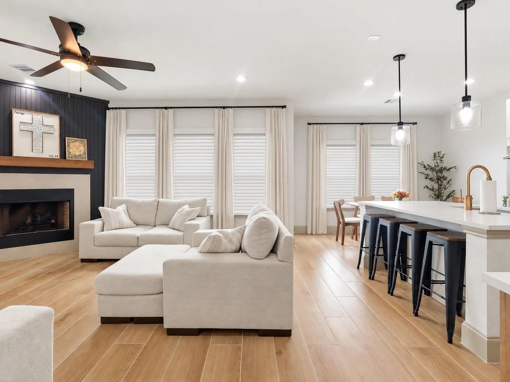 4909 E Meadow Drive, Deer Park
