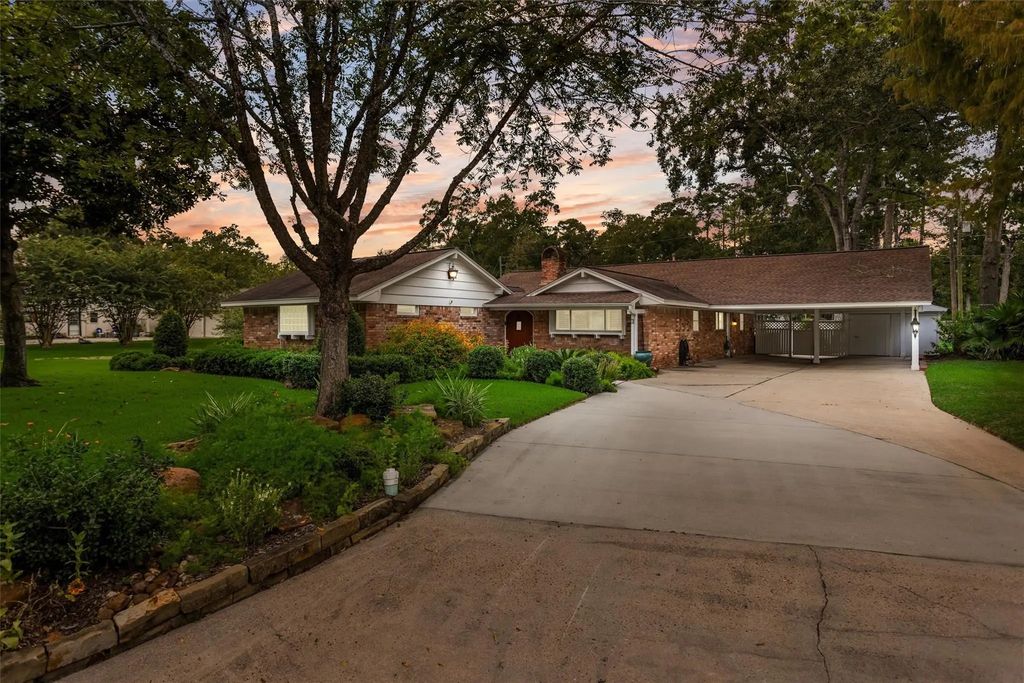 3 Fairway Drive, Conroe