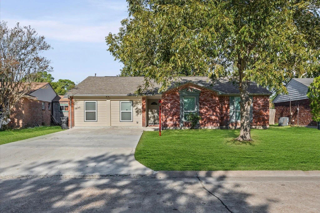 414 Harold Lane, Baytown