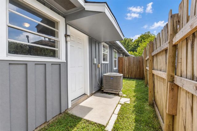 6822 Weston Street, Houston