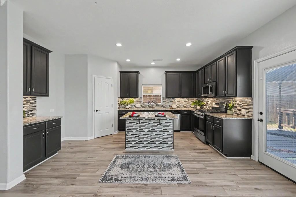 8122 Hardy Elm Street, Spring