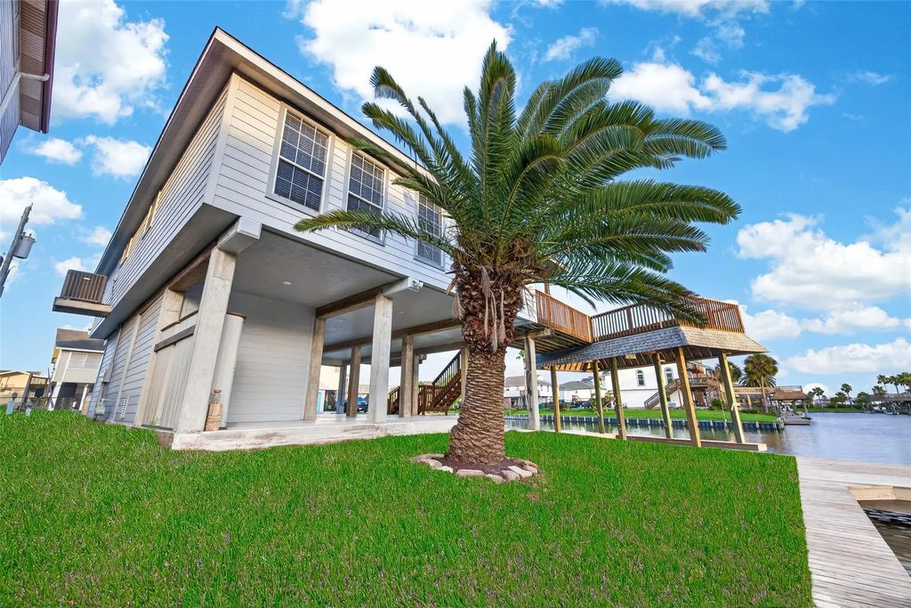 16 N Curlew Street, La Marque