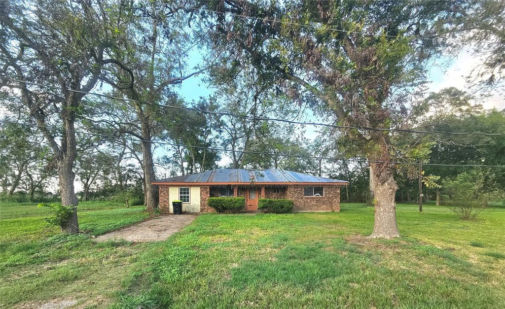 905 E Columbus Drive, Wharton