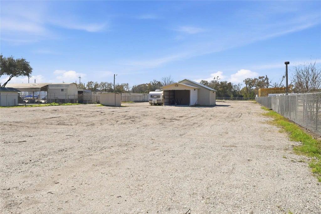 12123 West Dr, Cypress