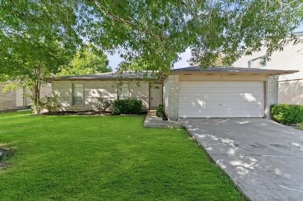 6210 Vinewood Lane, League City