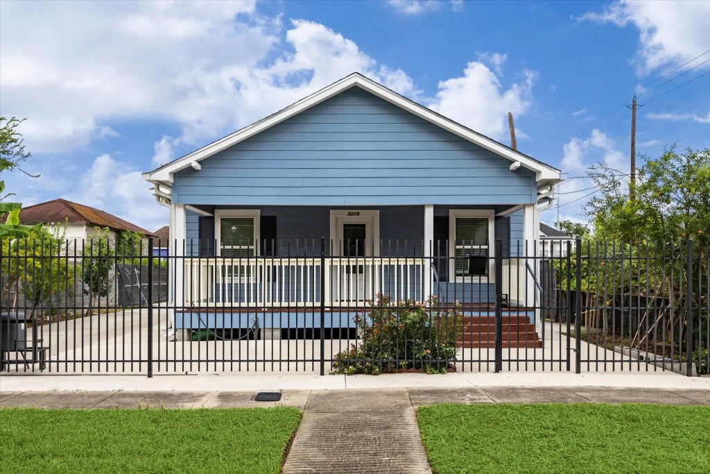 2219 Mckee Street, Houston