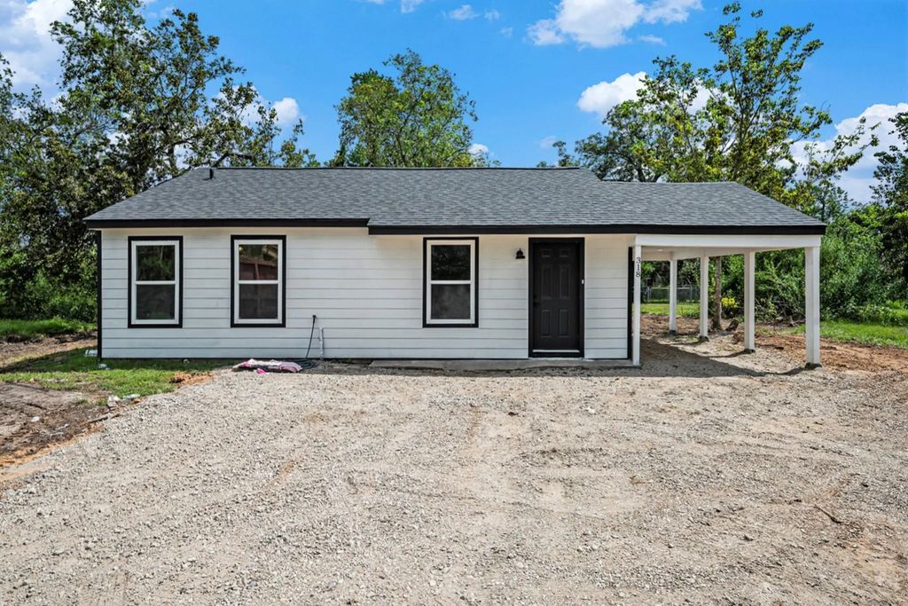 318 N Columbia Street, Angleton