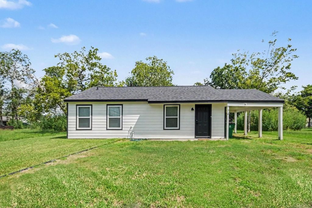 318 N Columbia Street, Angleton
