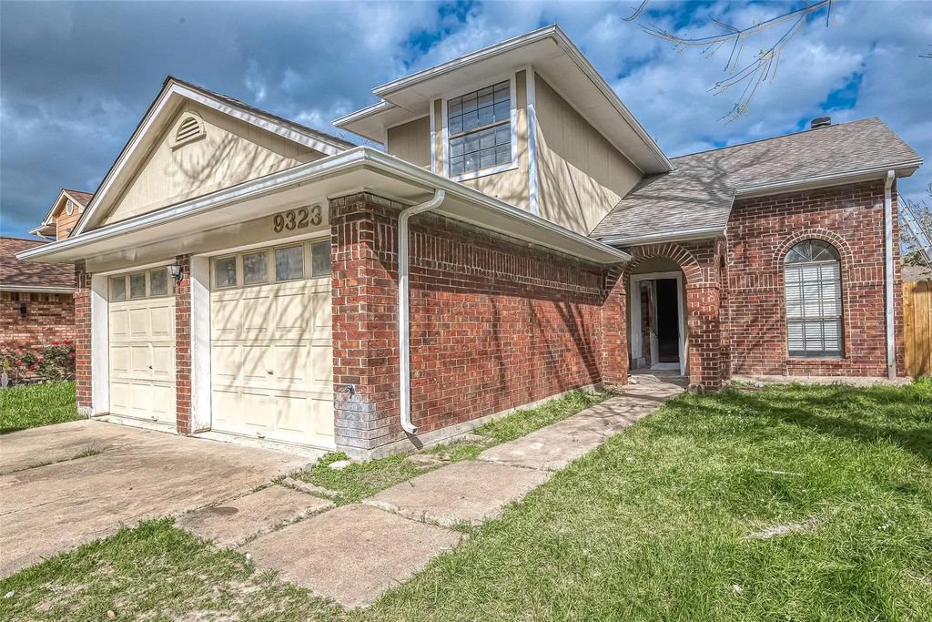 9323 Spindlewood Drive, Houston