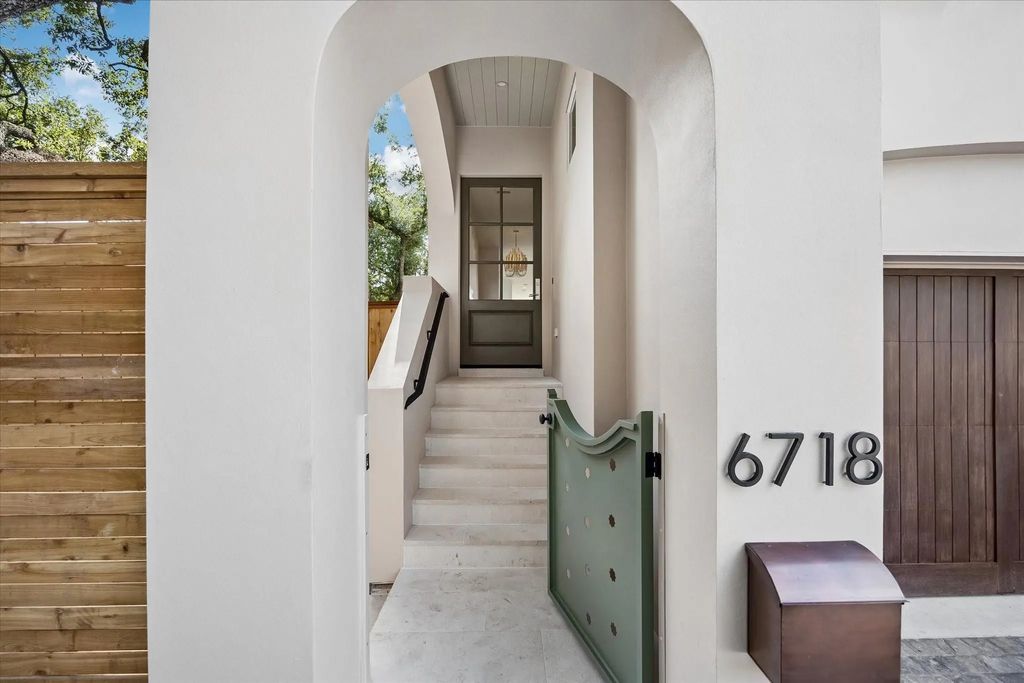 6718 Belmont Street, Houston