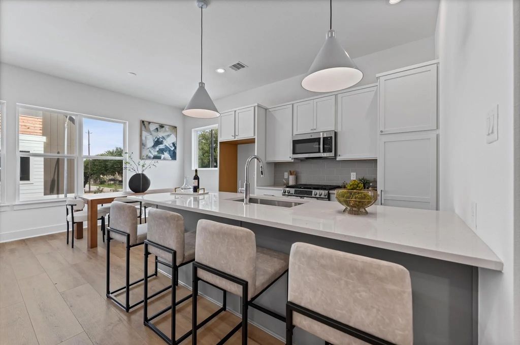 5357 Waleska, Houston