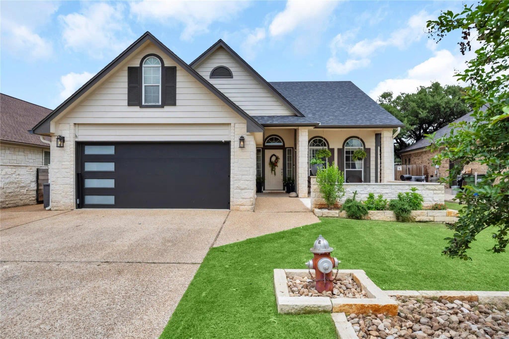 312 Fox Crossing, Burnet