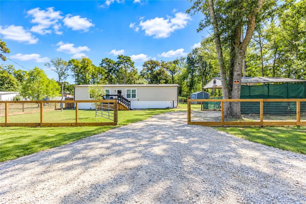 225 County Road 3294, Cleveland