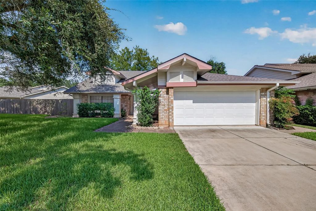 2215 Brook View Lane, Sugar Land