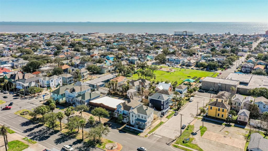 1927 Broadway Street, Galveston