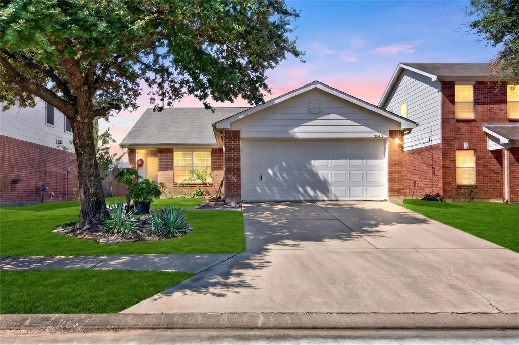 5743 Roehampton Court, Houston