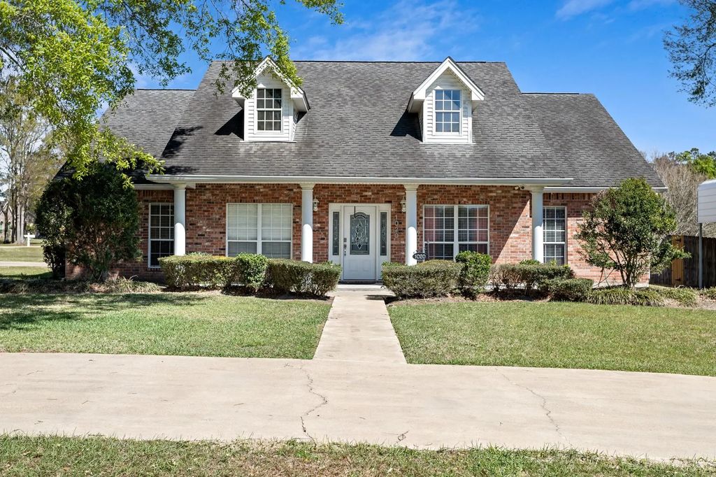 1020 Magnolia Trace, Silsbee