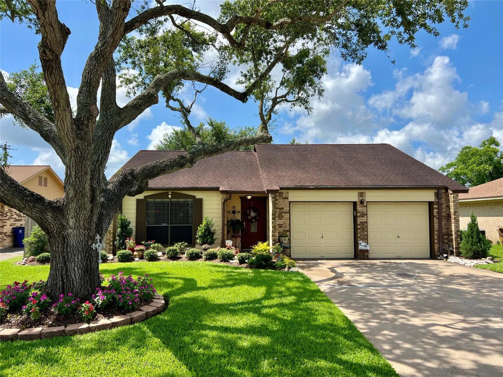 728 S Remington Drive, Angleton