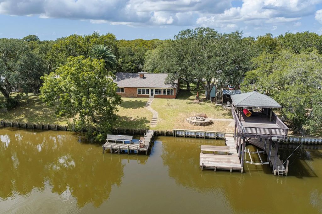 4611 Rio Drive, Brazoria