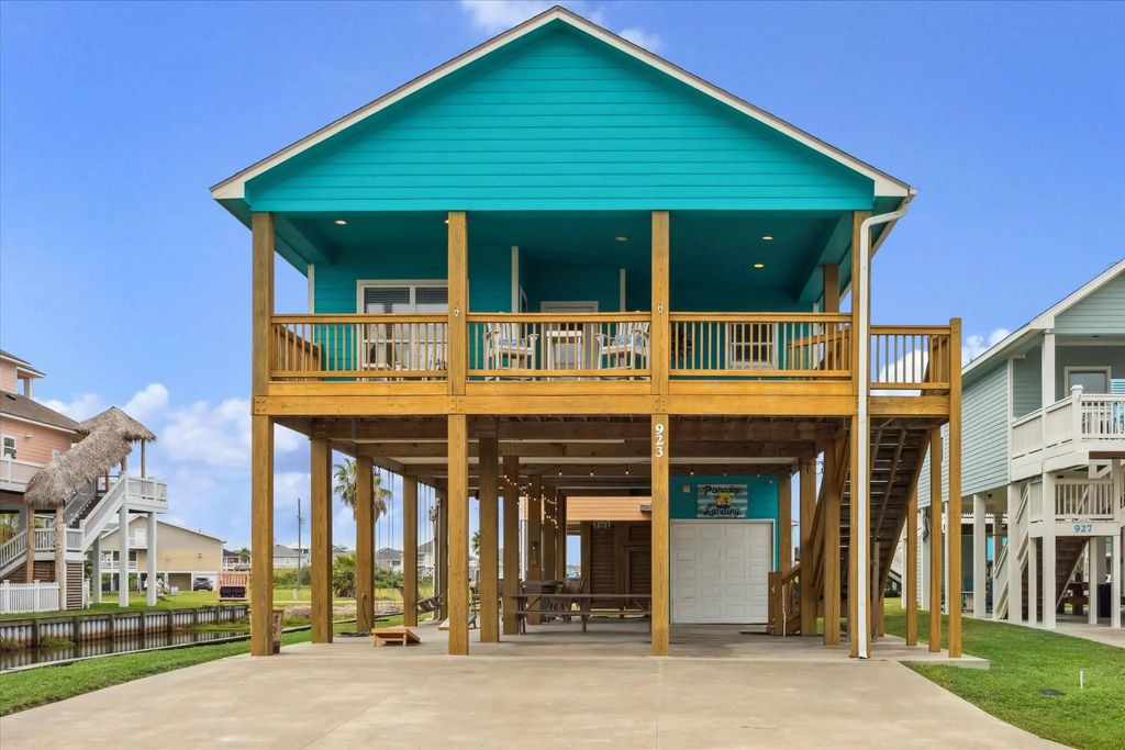 923 Tidelands Drive, Crystal Beach