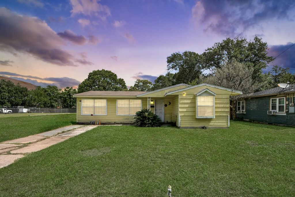 1909 Brooks Avenue, Rosenberg