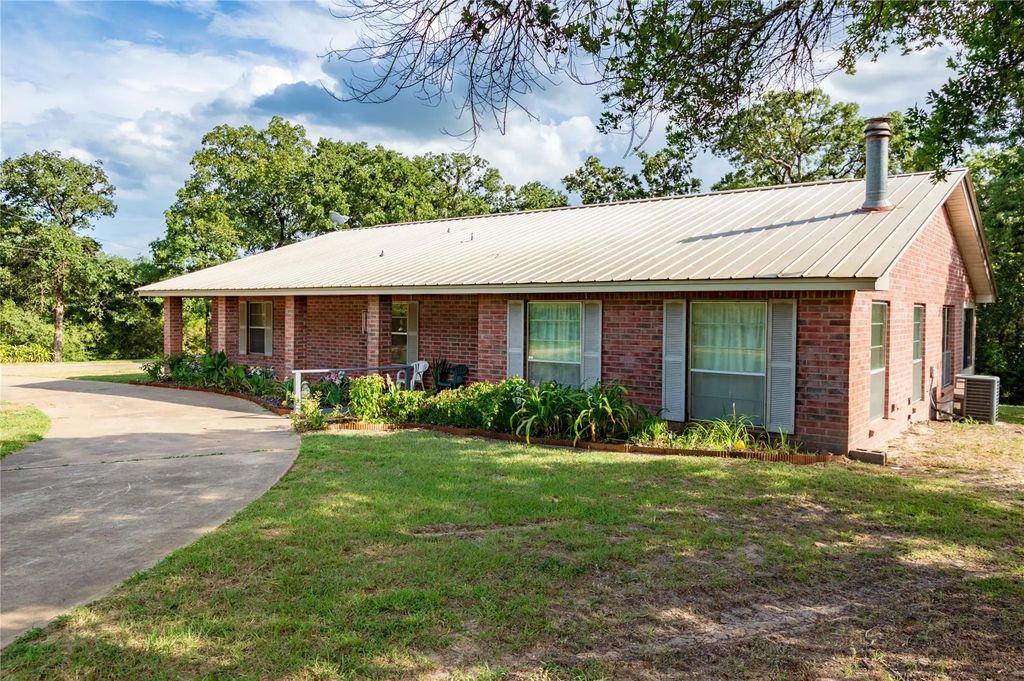 1213 Lakeland Loop, Hilltop Lakes