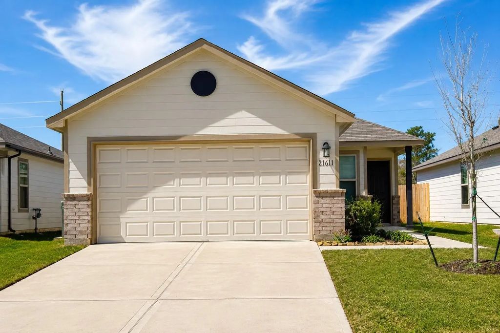 21611 Dessert Lilly Road, Waller