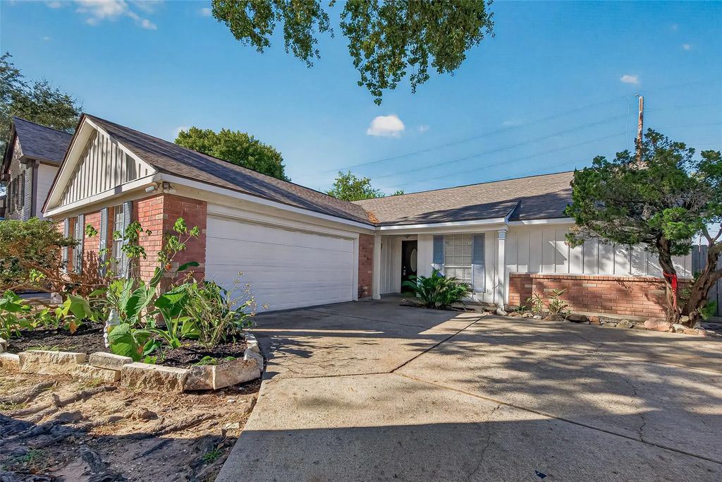 16026 Sweetwater Creek Drive, Houston