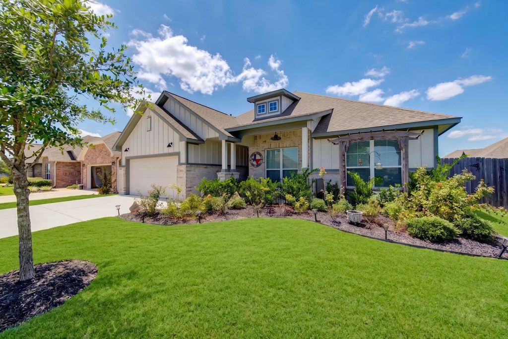 519 Still Water Ridge Lane, Sealy