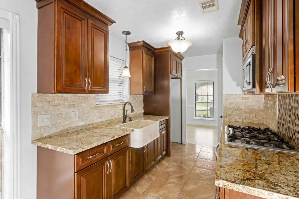 10126 Sageaspen Lane, Houston