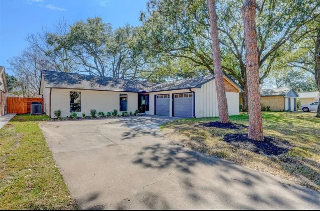 8907 Tanager Street, Houston