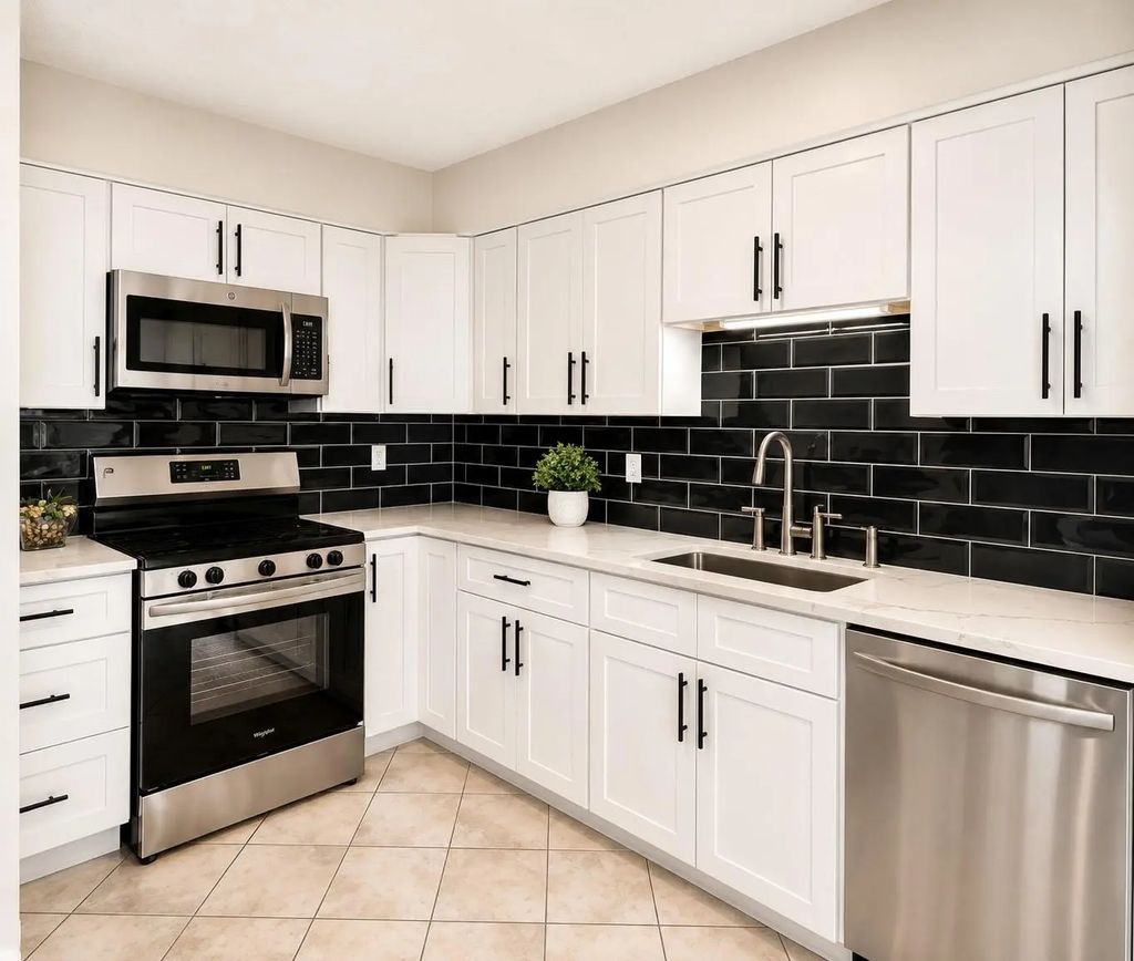 6106 W Airport Boulevard 18, Houston