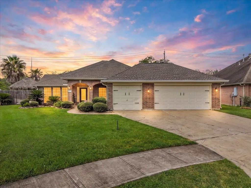 1207 Shadowbend Street, Pearland