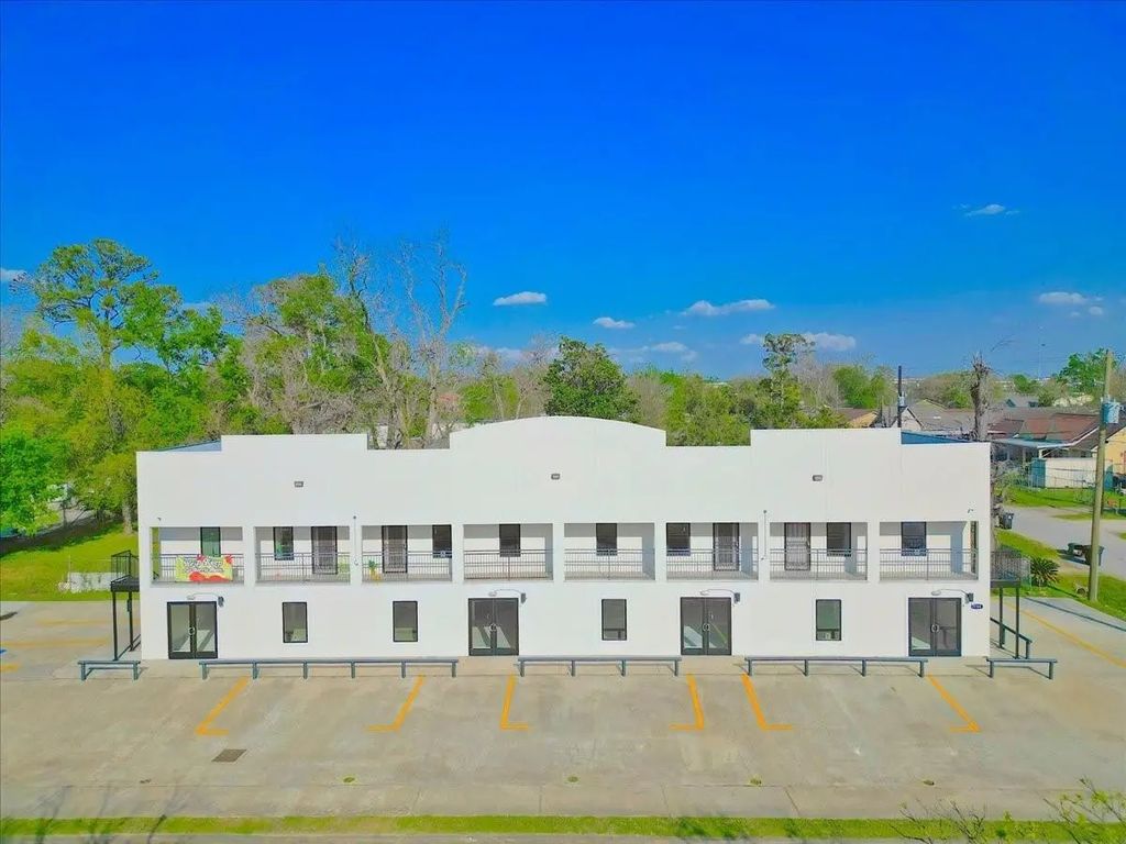 7704 Irvington Boulevard, Houston