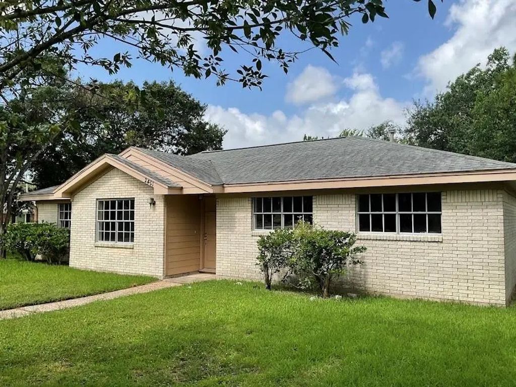 2401 Camino Court, Texas City
