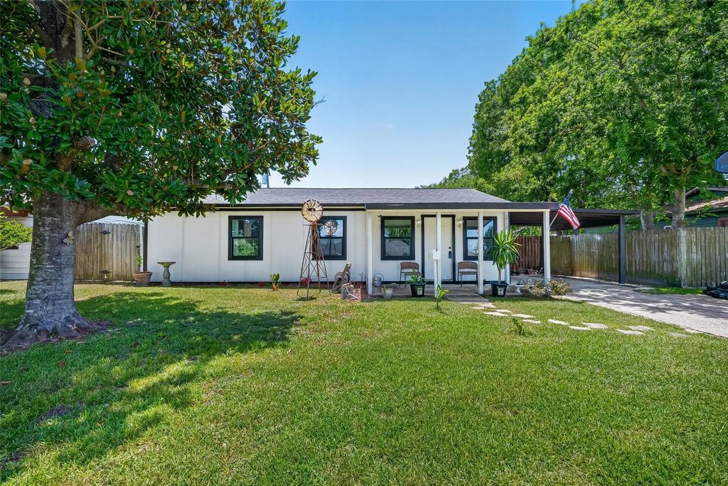 2110 Hillshire Drive, Deer Park